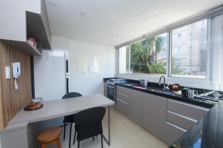 Apartamento à venda com 180m², 3 quartos e 2 vagas Apartamento à venda com 180m², 3 quartos e 2 vagasCozinha