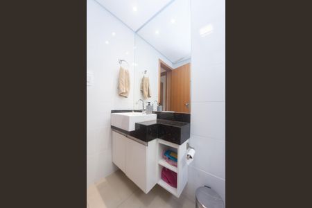 Apartamento à venda com 180m², 3 quartos e 2 vagas Apartamento à venda com 180m², 3 quartos e 2 vagasBanheiro Social