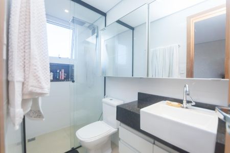 Apartamento à venda com 180m², 3 quartos e 2 vagas Apartamento à venda com 180m², 3 quartos e 2 vagasBanheiro suite