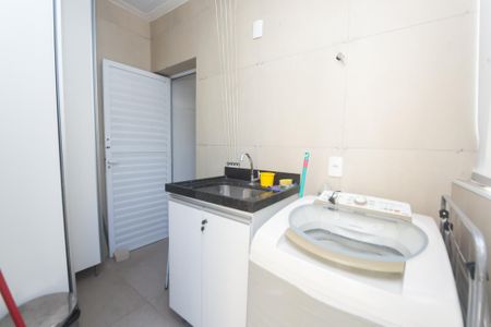 Apartamento à venda com 180m², 3 quartos e 2 vagas Apartamento à venda com 180m², 3 quartos e 2 vagasÁrea de Serviço