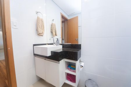 Apartamento à venda com 180m², 3 quartos e 2 vagas Apartamento à venda com 180m², 3 quartos e 2 vagasBanheiro Social