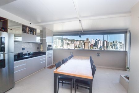 Apartamento à venda com 180m², 3 quartos e 2 vagas Apartamento à venda com 180m², 3 quartos e 2 vagasarea privativa - churrasqueira