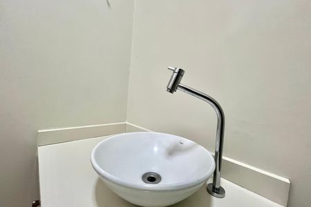 Casa à venda com 106m², 2 quartos e 1 vaga Casa à venda com 106m², 2 quartos e 1 vagaBanheiro