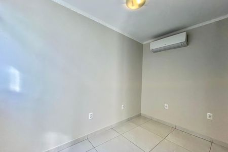 Casa à venda com 106m², 2 quartos e 1 vaga Casa à venda com 106m², 2 quartos e 1 vagaEdícula