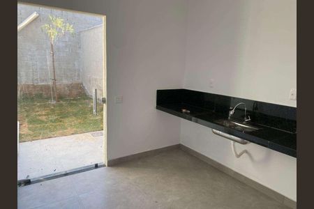 Casa à venda com 75m², 2 quartos e 2 vagas