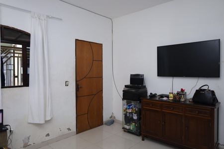 Sala de casa à venda com 3 quartos, 200m² em Vila Carmosina, São Paulo