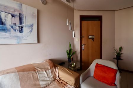 Sala de apartamento para alugar com 3 quartos, 76m² em Stiep, Salvador