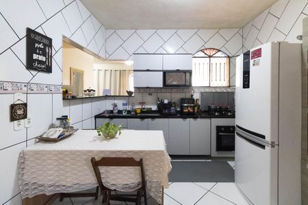 Casa para alugar com 320m², 3 quartos e 3 vagasCozinha 