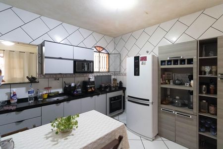 Casa para alugar com 320m², 3 quartos e 3 vagasCozinha 