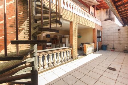 Casa à venda com 330m², 3 quartos e 3 vagasQuintal