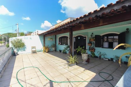 Casa à venda com 330m², 3 quartos e 3 vagasSacada