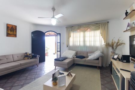 Casa à venda com 330m², 3 quartos e 3 vagasSala