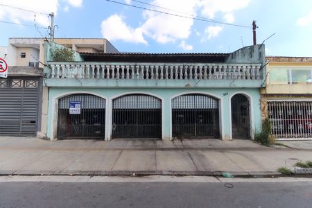 Casa à venda com 330m², 3 quartos e 3 vagasFachada 