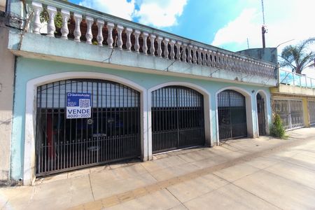 Casa à venda com 330m², 3 quartos e 3 vagasFachada 