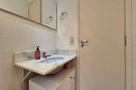Apartamento à venda com 74m², 2 quartos e 2 vagasBanheiro 