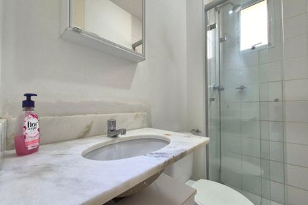 Apartamento à venda com 74m², 2 quartos e 2 vagasBanheiro da Suíte