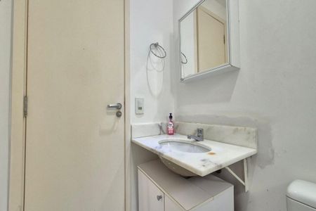 Apartamento à venda com 74m², 2 quartos e 2 vagasBanheiro da Suíte