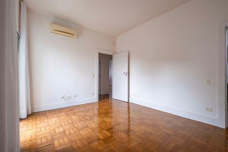 Apartamento à venda com 199m², 3 quartos e 2 vagas Apartamento à venda com 199m², 3 quartos e 2 vagasSuíte