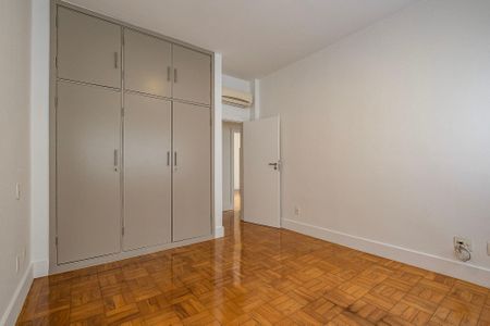 Apartamento à venda com 199m², 3 quartos e 2 vagas Apartamento à venda com 199m², 3 quartos e 2 vagasQuarto 3