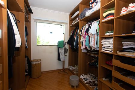Casa para alugar com 350m², 3 quartos e 5 vagas Casa para alugar com 350m², 3 quartos e 5 vagasCloset da Suíte 1
