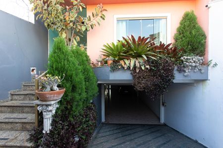 Casa para alugar com 350m², 3 quartos e 5 vagas Casa para alugar com 350m², 3 quartos e 5 vagasFachada