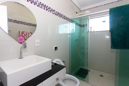 Casa para alugar com 350m², 3 quartos e 5 vagas Casa para alugar com 350m², 3 quartos e 5 vagasBanheiro da Suíte 1