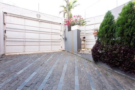 Casa para alugar com 350m², 3 quartos e 5 vagas Casa para alugar com 350m², 3 quartos e 5 vagasGaragem