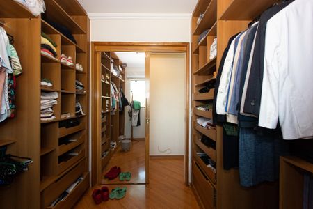 Casa para alugar com 350m², 3 quartos e 5 vagas Casa para alugar com 350m², 3 quartos e 5 vagasCloset da Suíte 1