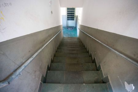 Apartamento à venda com 48m², 2 quartos e 1 vagaEscada