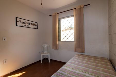 Casa à venda com 270m², 4 quartos e 4 vagas Casa à venda com 270m², 4 quartos e 4 vagasQuarto 4