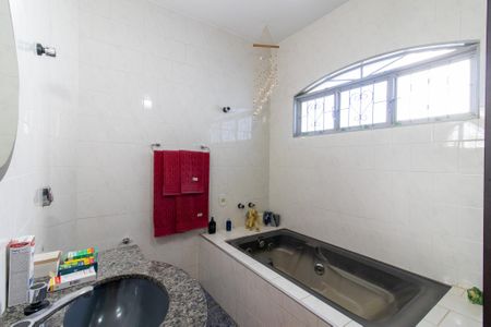 Casa à venda com 270m², 4 quartos e 4 vagas Casa à venda com 270m², 4 quartos e 4 vagasBanheiro da Suíte