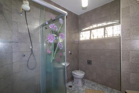 Casa à venda com 270m², 4 quartos e 4 vagas Casa à venda com 270m², 4 quartos e 4 vagasBanheiro Social 2