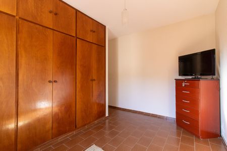 Casa à venda com 270m², 4 quartos e 4 vagas Casa à venda com 270m², 4 quartos e 4 vagasQuarto 3