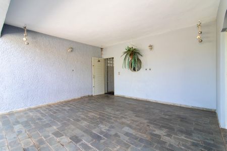 Casa à venda com 270m², 4 quartos e 4 vagas Casa à venda com 270m², 4 quartos e 4 vagasGaragem