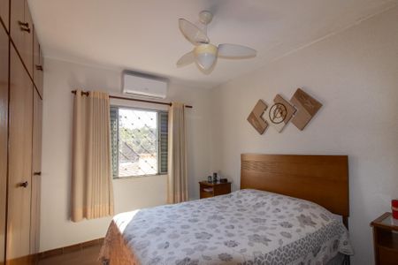 Casa à venda com 270m², 4 quartos e 4 vagas Casa à venda com 270m², 4 quartos e 4 vagasSuite