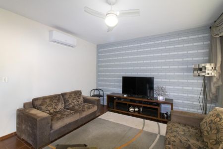 Casa à venda com 270m², 4 quartos e 4 vagas Casa à venda com 270m², 4 quartos e 4 vagasSala