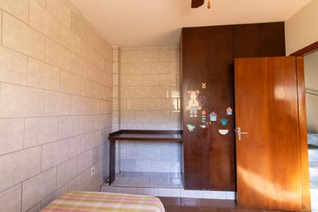 Casa à venda com 270m², 4 quartos e 4 vagas Casa à venda com 270m², 4 quartos e 4 vagasQuarto 4