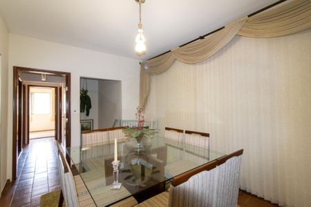 Casa à venda com 270m², 4 quartos e 4 vagas Casa à venda com 270m², 4 quartos e 4 vagasSala de Jantar