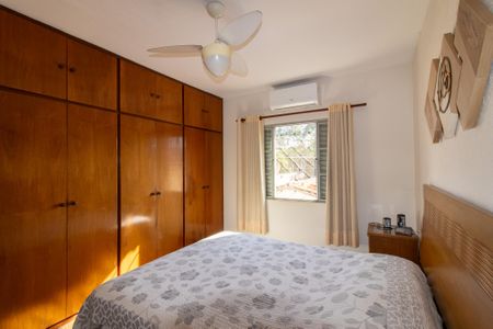 Casa à venda com 270m², 4 quartos e 4 vagas Casa à venda com 270m², 4 quartos e 4 vagasSuite
