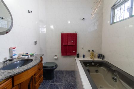 Casa à venda com 270m², 4 quartos e 4 vagas Casa à venda com 270m², 4 quartos e 4 vagasBanheiro da Suíte
