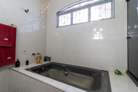 Casa à venda com 270m², 4 quartos e 4 vagas Casa à venda com 270m², 4 quartos e 4 vagasBanheiro da Suíte