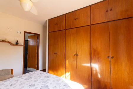 Casa à venda com 270m², 4 quartos e 4 vagas Casa à venda com 270m², 4 quartos e 4 vagasSuite