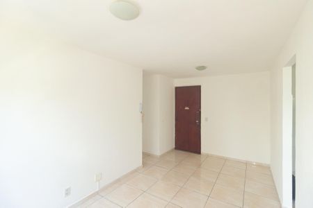 Sala de apartamento para alugar com 2 quartos, 70m² em Santa Cruz, Rio de Janeiro