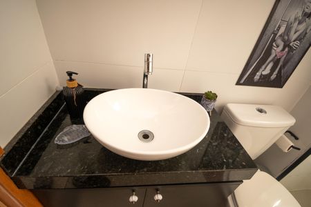 Banheiro da Suíte de apartamento para alugar com 3 quartos, 80m² em Parque Xangri-lá, Contagem