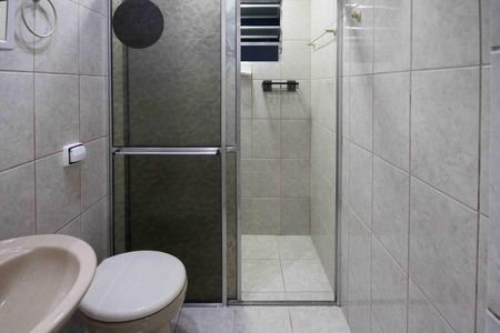 Banheiro de casa para alugar com 1 quarto, 50m² em Fazenda da Juta, São Paulo