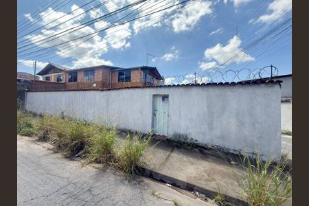 Casa à venda com 152m², 3 quartos e 4 vagasFachada