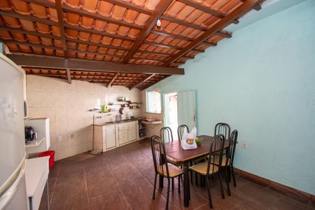 Casa à venda com 152m², 3 quartos e 4 vagasCozinha e Área de Serviço