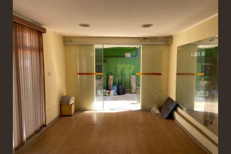 Sala de casa à venda com 4 quartos, 250m² em Ferreira, São Paulo