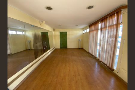 Sala de casa à venda com 4 quartos, 250m² em Ferreira, São Paulo