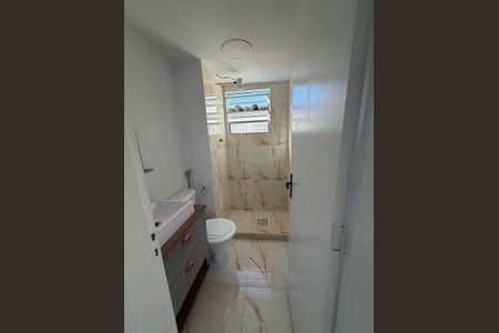 Banheiro de apartamento à venda com 2 quartos, 55m² em Taquara, Rio de Janeiro